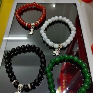 Chuỗi đeo tayy y hinh