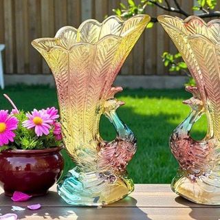 BÌNH CẮM HOA THUỶ TINH 7 MÀU HÌNH CON CÔNG 27CM (T15)