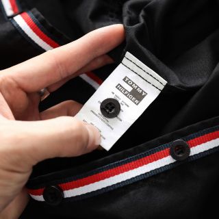 Mẫu sơmi với chất vải cotton mịn co giãn nhẹ thoáng mát.