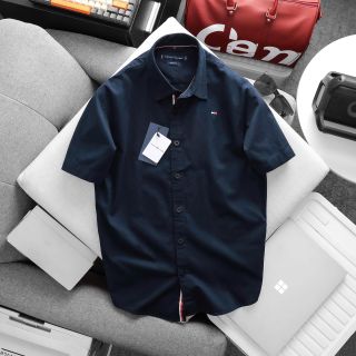 Mẫu sơmi với chất vải cotton mịn co giãn nhẹ thoáng mát.