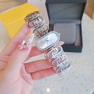 SĂN SALE ĐỒNG HỒ NỮ CAO CẤP FENDY MẶT CHỮ NHẬT NGANG DÂY LẮC LOGO VIỀN HỘT