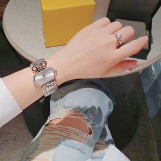 SĂN SALE ĐỒNG HỒ NỮ CAO CẤP FENDY MẶT CHỮ NHẬT NGANG DÂY LẮC LOGO VIỀN HỘT