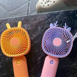 Quạt mini cầm tay tích điện