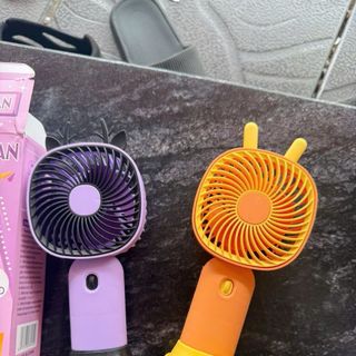 Quạt mini cầm tay tích điện