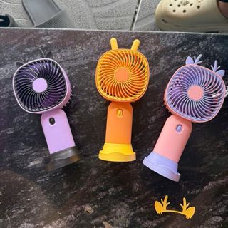 Quạt mini cầm tay tích điện