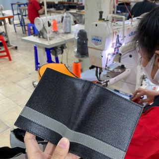 Ví Taiga phối xám – Tối giản nhưng cực kỳ sang