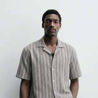 Áo sơ mi nam. Chất linen cotton dệt , thiết kế cổ vest classic.