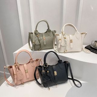 Túi xách nữ kẹp nách đeo chéo khóa xoay da gạo tặng kèm tag gấu K763