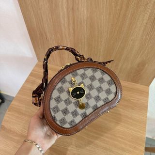Túi xách nữ kẹp nách đeo chéo tag mèo họa tiết kẻ caro dây đeo chéo bản to K324