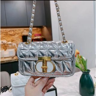 Túi xách nữ kẹp nách đeo chéo chần chỉ da bóng khóa T dây đan xích K427