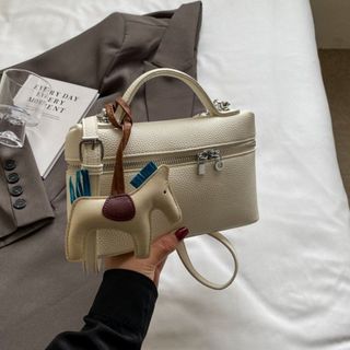 Túi xách nữ kẹp nách đeo chéo da gạo PU dáng cốp chữ nhật tặng kèm móc treo hình ngựa xinh xắn K757