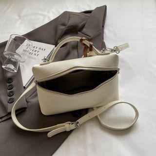 Túi xách nữ kẹp nách đeo chéo da gạo PU dáng cốp chữ nhật tặng kèm móc treo hình ngựa xinh xắn K757