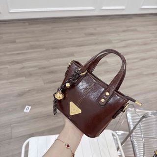 Túi xách nữ, túi đeo chéo da bóng nhăn kèm cham móc 2 loại K695