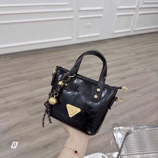 Túi xách nữ, túi đeo chéo da bóng nhăn kèm cham móc 2 loại K695