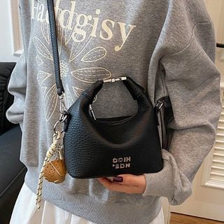 Túi xách nữ kẹp nách đeo chéo cầm tay da nhám kèm móc cham K687