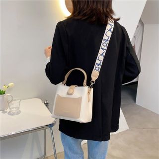 Túi xách nữ kẹp nách đeo dáng chậu cúc gỗ kèm dây đeo bản to K43