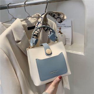 Túi xách nữ kẹp nách đeo dáng chậu cúc gỗ kèm dây đeo bản to K43