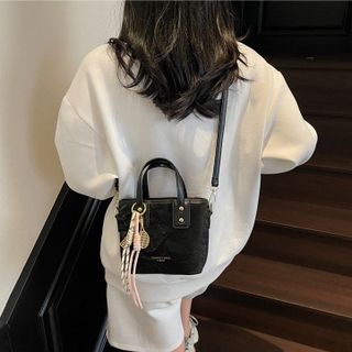 Túi xách nữ kẹp nách đeo chéo da nhung vân đá kèm móc cham K684