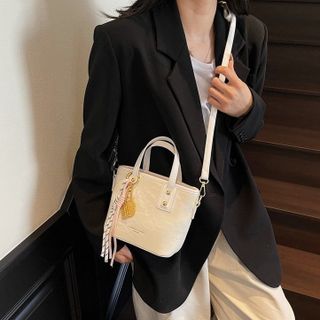 Túi xách nữ kẹp nách đeo chéo da nhung vân đá kèm móc cham K684