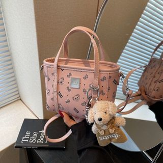 [Tặng gấu treo] Túi xách nữ kẹp nách đeo chéo họa tiết gấu dễ thương sz 20cm tặng kèm móc treo cún K745