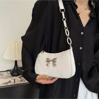 Túi xách nữ kẹp nách đeo chéo da nhung phối xích nhựa gắn tag bươm K645