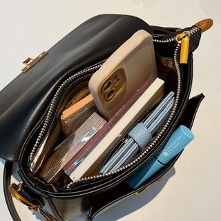 Túi xách nữ kẹp nách đeo chéo dáng bầu khóa T K311