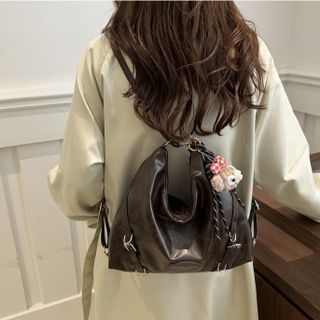 Túi xách nữ kẹp nách đeo chéo ca tính da bóng mờ kết hợp thành balo kèm móc khóa gấu K683