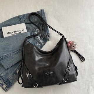 Túi xách nữ kẹp nách đeo chéo ca tính da bóng mờ kết hợp thành balo kèm móc khóa gấu K683