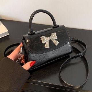 Túi xách nữ kẹp nách đeo chéo 1 quai da nhăn bóng đính nơ bạc K442