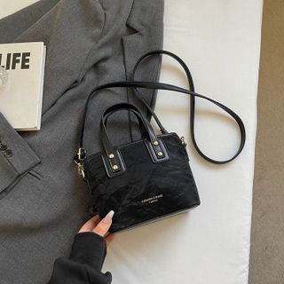 Túi xách nữ, túi đeo chéo da nhung vân đá kèm móc cham K684