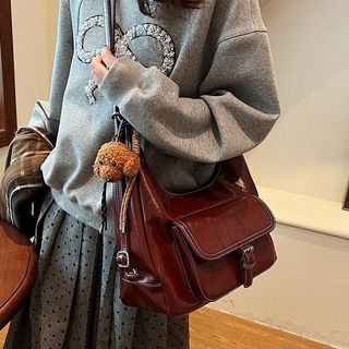 Túi xách nữ kẹp nách đeo chéo da nhăn bóng kết hợp thành balo kèm móc khóa gấu K678