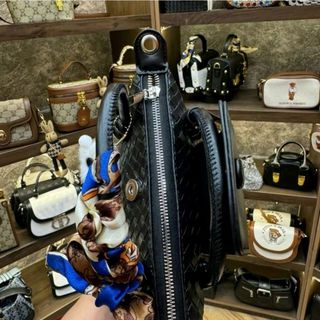 Túi xách nữ kẹp nách đeo chéo hai quai phối cúc, móc khóa hình gấu K585