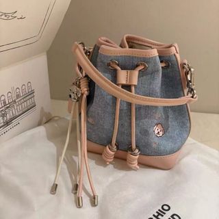 Túi xách nữ, đeo chéo đeo vai dáng chậu dây rút da in 2 dây tặng kèm móc treo cún dễ thương K739