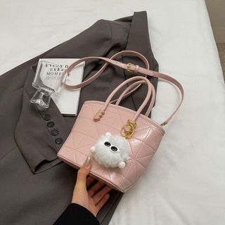 Túi xách nữ kẹp nách đeo chéo hai quai phối trái tim kèm gấu bông K568