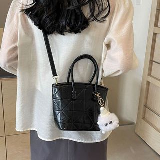 Túi xách nữ kẹp nách đeo chéo hai quai phối trái tim kèm gấu bông K568