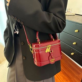 Túi xách nữ kẹp nách đeo chéo dáng hộp da nhăn bóng đựng vừa đt K666