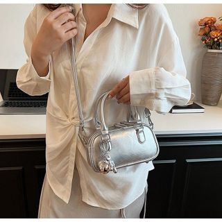 Túi xách nữ kẹp nách đeo chéo da trơn kèm móc khóa K562