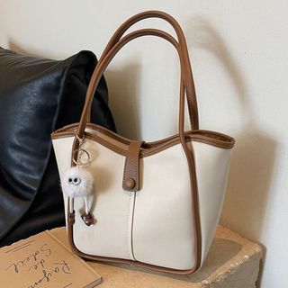 Túi xách nữ kẹp nách đeo chéo đeo vai hai quai dáng thuyền mặt cúc tặng kèm quả bông treo xinh xắn K767