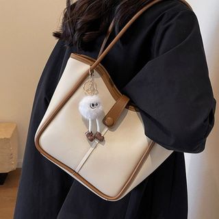 Túi xách nữ kẹp nách đeo chéo đeo vai hai quai dáng thuyền mặt cúc tặng kèm quả bông treo xinh xắn K767