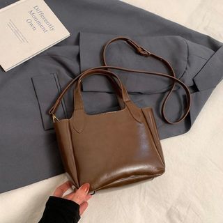 Túi xách nữ kẹp nách đeo chéo bộ đôi da nhăn bóng tặng kèm móc treo dây chuông K662