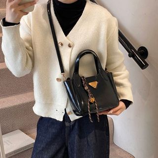 Túi xách nữ kẹp nách đeo chéo bộ đôi da nhăn bóng tặng kèm móc treo dây chuông K662