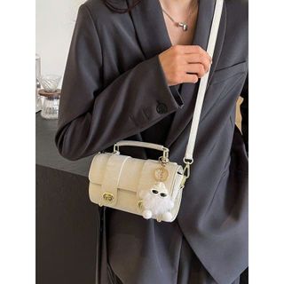 Túi xách nữ kẹp nách đeo chéo đáy tròn, khóa xoay đính kèm móc khóa bông K551