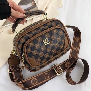 Túi xách nữ kẹp nách đeo chéo họa tiết kẻ ô đính kèm cúc hoa dây bản to K455