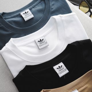 Áo thun Cotton 4 chiều nam xịn, sờ vào là thích.   Bo rip đồng màu, thiết kế basic.