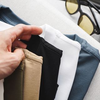 Áo thun Cotton 4 chiều nam xịn, sờ vào là thích.   Bo rip đồng màu, thiết kế basic.