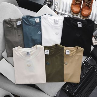 Áo thun Cotton 4 chiều nam xịn, sờ vào là thích.   Bo rip đồng màu, thiết kế basic.