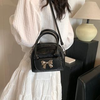 Túi xách nữ kẹp nách đeo chéo hai quai dáng bầu đính nơ bạc K462