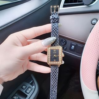 SĂN SALE LỚN ĐỒNG HỒ NỮ THỜI TRANG GUECS DÂY DA ĐEN MẶT VUÔNG