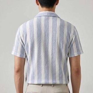 Sơ mi nam. Chất vải gân nổi độc đáo – tạo hiệu ứng sọc cực lạ mắt   Mềm – nhẹ – thoáng, mặc mát cả ngày, hợp mùa nóng.