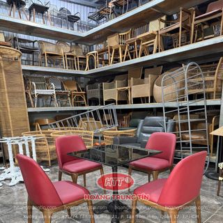 bàn ghế cafe nhà hàng gổ nệm màu đỏ